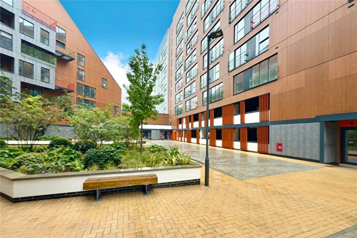 2 Bedroom Flat To Rent In Market Street, Bracknell, Berkshire, RG12