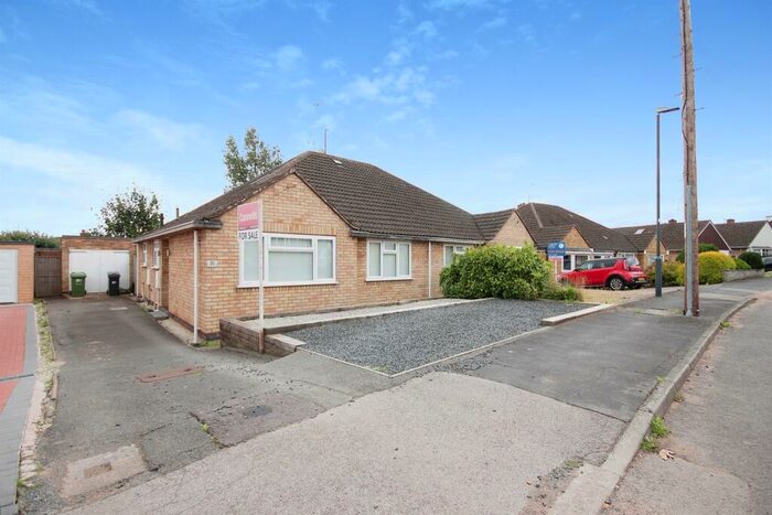 3 Bedroom Semi-Detached Bungalow For Sale In Hillcrest, Leamington Spa, CV32