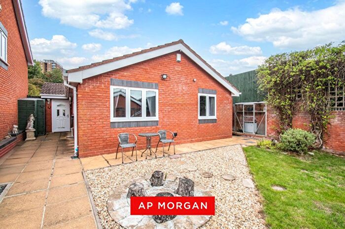 3 Bedroom Bungalow For Sale In Lockside Close, Brierley Hill, West Midlands, DY5