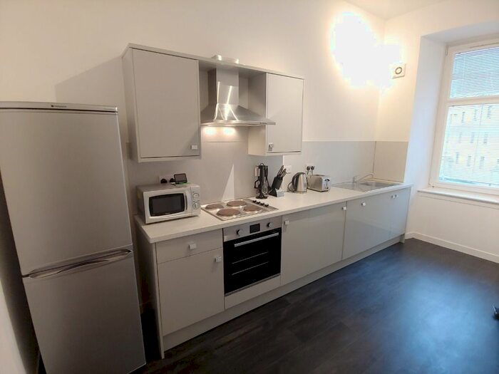 2 Bedroom Flat To Rent In Clarendon Place, St Georges Cross, Glasgow, G20