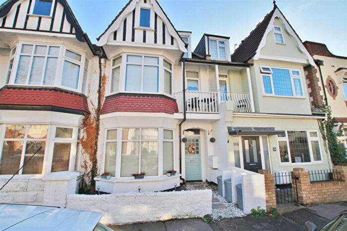 1 Bedroom Flat For Sale In Pall Mall, Leigh-On-Sea, SS9