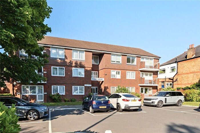 2 Bedroom Flat For Sale In Hunt Court, Chase Side, Southgate, London, N14