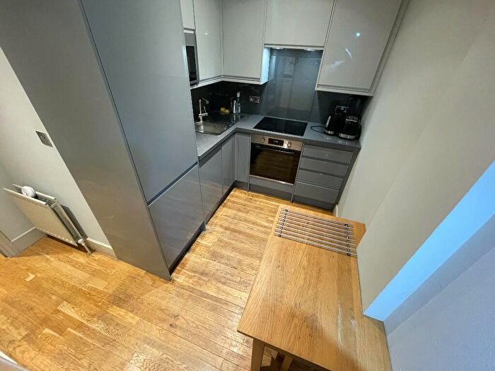 4 Bedroom Flat To Rent In Caledonian Road, London, N1