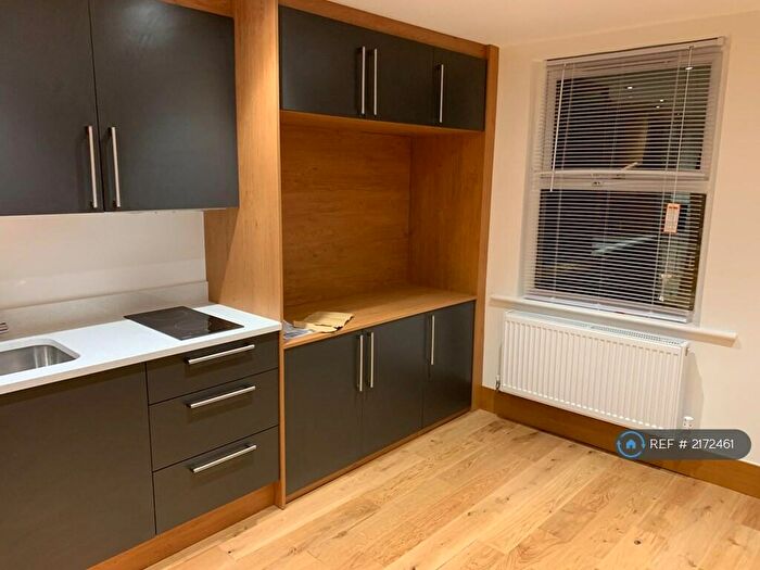 Studio To Rent In Kilburn High Road, London, NW6