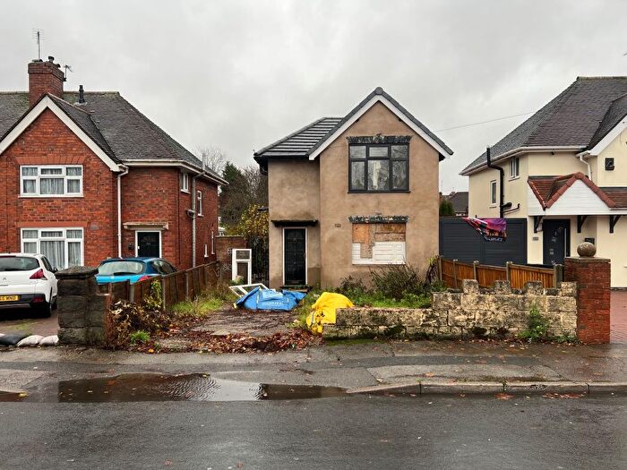 3 Bedroom Detached House For Sale In Valley Road, Walsall, WS3