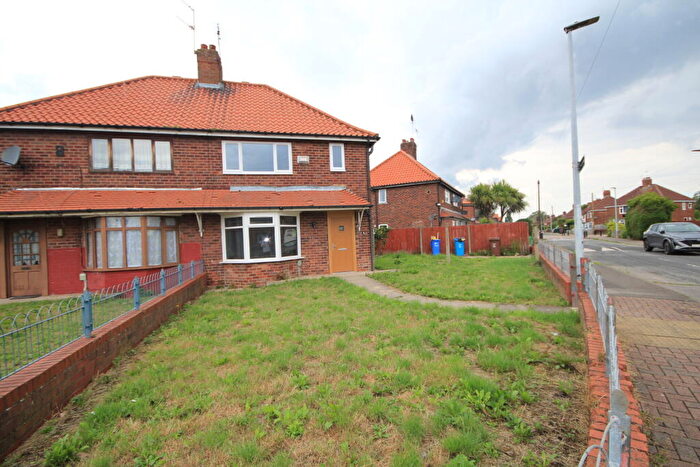 3 Bedroom Semi-Detached House To Rent In Th Avenue, Hull, HU6