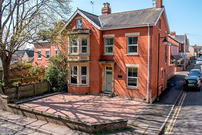 6 Bedroom Detached House For Sale In Staplegrove Road, Taunton, TA1
