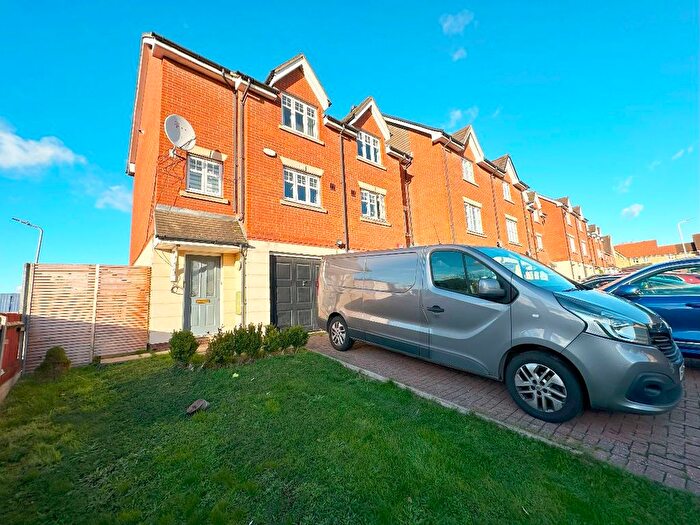 3 Bedroom Town House For Sale In Pearcy Close, Harold Hill, Romford, RM3