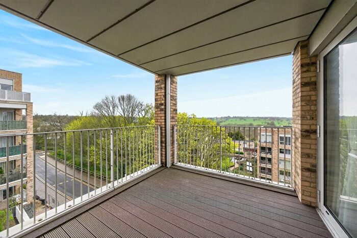 3 Bedroom Flat For Sale In Medawar Drive, Mill Hill, London, NW7