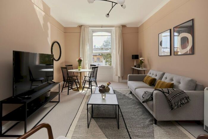 2 Bedroom Flat To Rent In Felgate Mews, London, W6