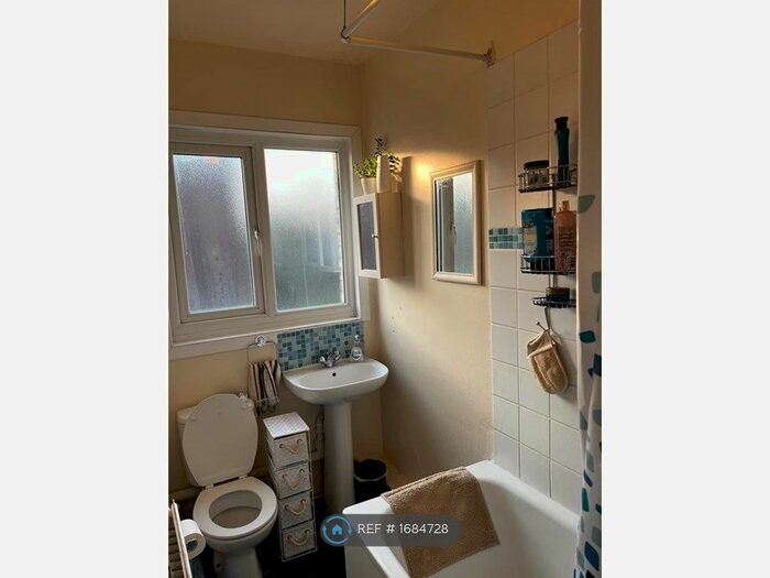 1 Bedroom Flat To Rent In Maidstone Rd, London, N11