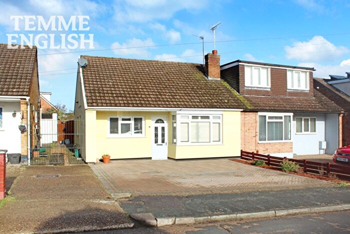 2 Bedroom Semi Detached Bungalow For Sale In Leasway, Wickford, SS12