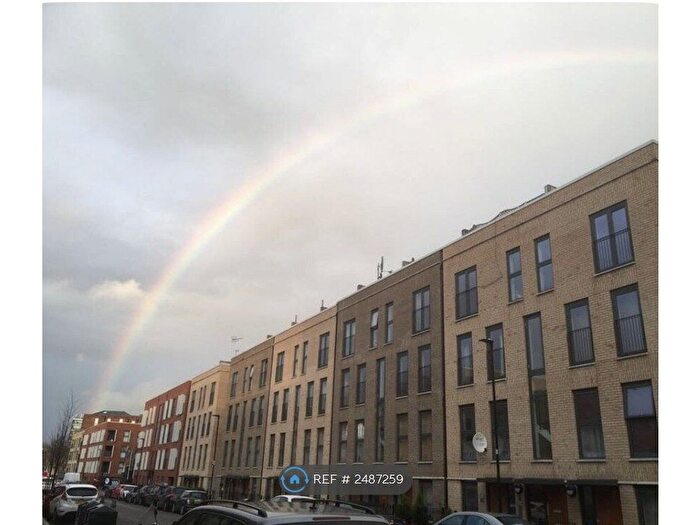 3 Bedroom Flat To Rent In Akerman Road, London, SW9