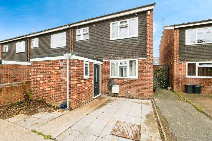 3 Bedroom End Terrace House For Sale In Hamilton Drive, Romford, RM3