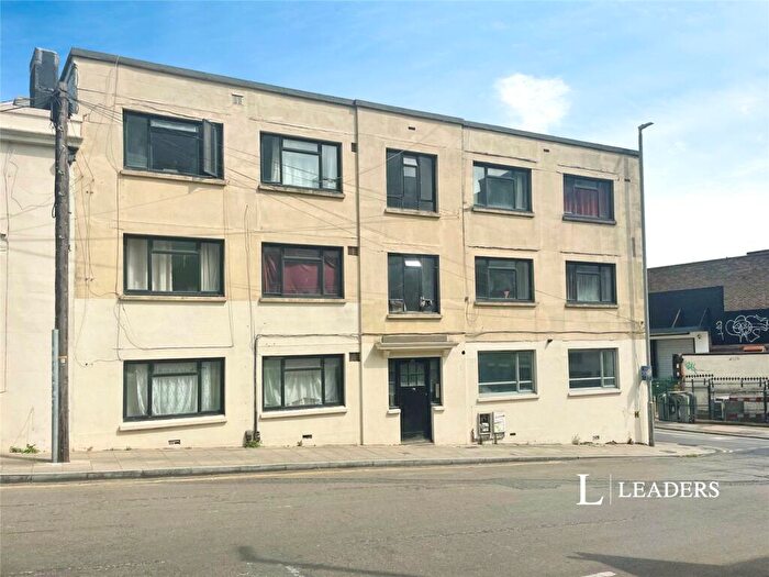 2 Bedroom Flat To Rent In Cheapside, BN1
