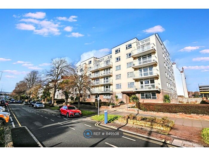 3 Bedroom Flat To Rent In Devonshire Place, Eastbourne, BN21