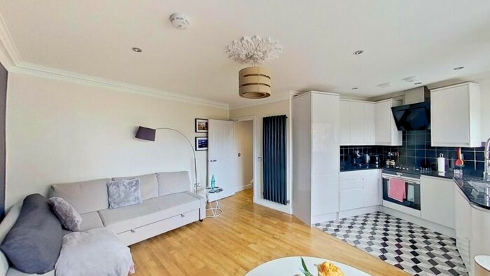1 Bedroom Flat To Rent In Cockburn Street, Edinburgh, Midlothian, EH1