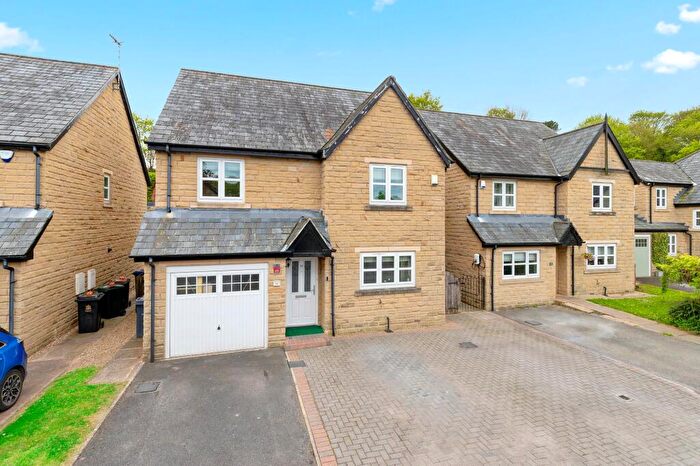 4 Bedroom Detached House For Sale In Bracken Grange Court, Shipley, BD18