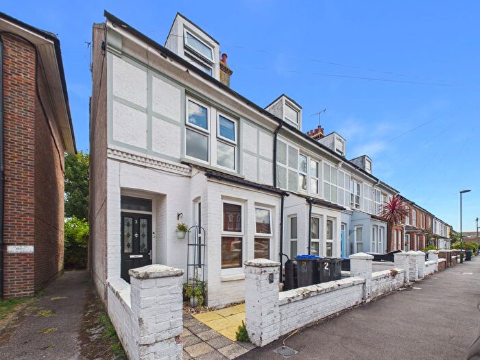 4 Bedroom End Of Terrace House For Sale In Cecil Road, Lancing, BN15