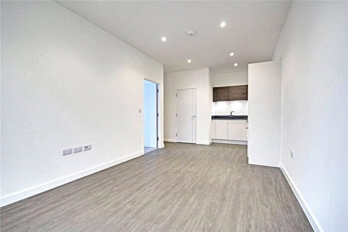 1 Bedroom Flat To Rent In Prestige House, - High Street, Egham, Surrey, TW20
