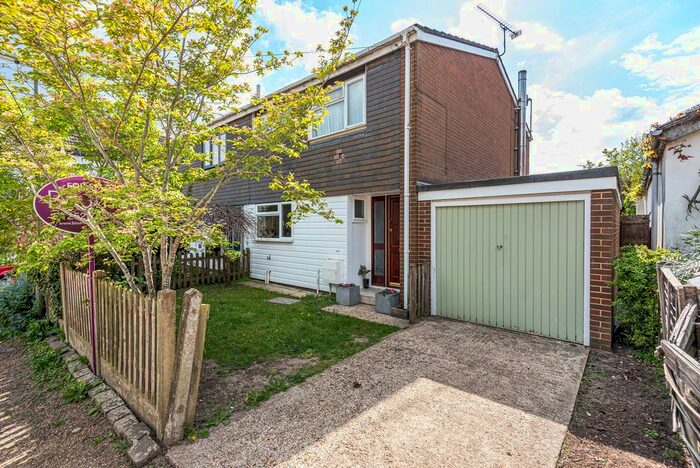 3 Bedroom Semi-Detached House To Rent In Mount Pleasant, Farnham, Surrey, GU9