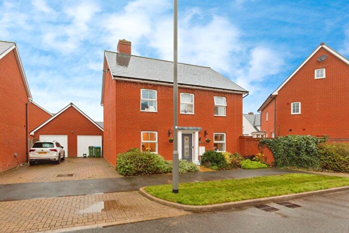 4 Bedroom Detached House For Sale In Maybrick Road, Broughton, Aylesbury, HP22