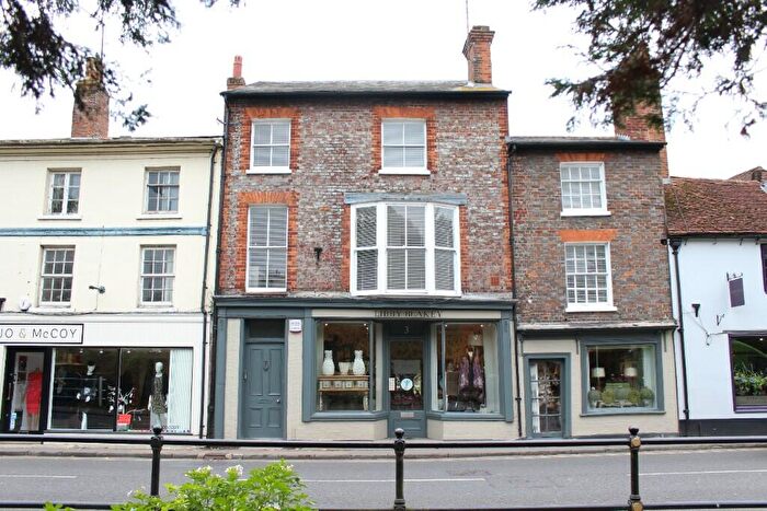 2 Bedroom Flat To Rent In Bridge Street, Hungerford, Berkshire, ., RG17