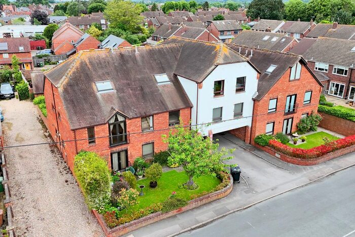 3 Bedroom Flat To Rent In Croft Road, Thame Oxfordshire, Oxfordshire, OX9