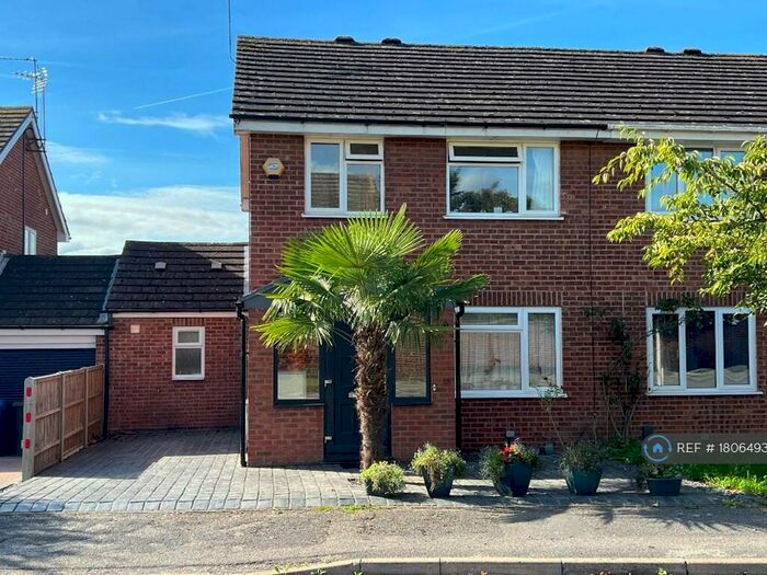 4 Bedroom Semi-Detached House To Rent In Bissley Drive, Maidenhead, SL6