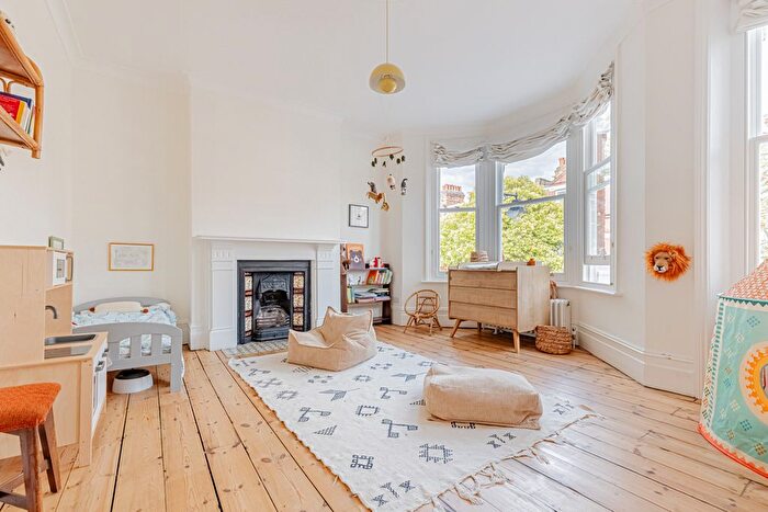 4 Bedroom Terraced House To Rent In Calabria Road, Highbury, N5