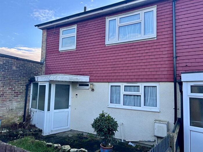 3 Bedroom End Of Terrace House For Sale In Oak Bank, New Addington, CR0