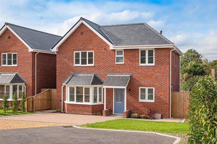 4 Bedroom Detached House To Rent In Nettlestone Village, Isle Of Wight, PO34