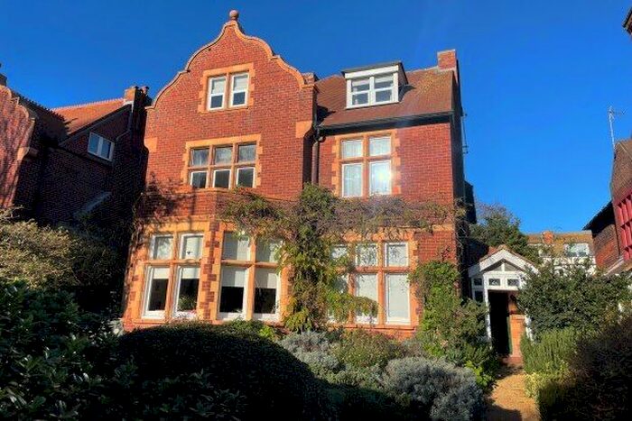 3 Bedroom Flat To Rent In Sandgate Road, Folkestone, CT20