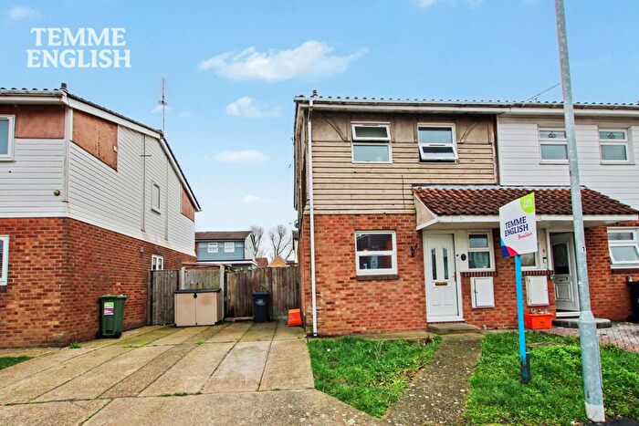3 Bedroom Semi Detached House For Sale In Soane Street, Basildon, SS13