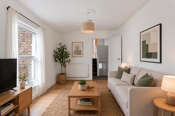2 Bedroom Flat For Sale In Beaconsfield Road, Tottenham, N15