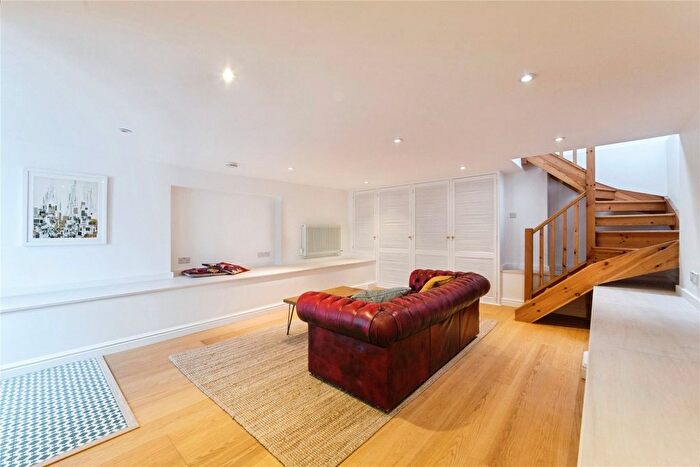 1 Bedroom Flat For Sale In Spinning Path, Blackboy Road, Exeter, Devon, EX4