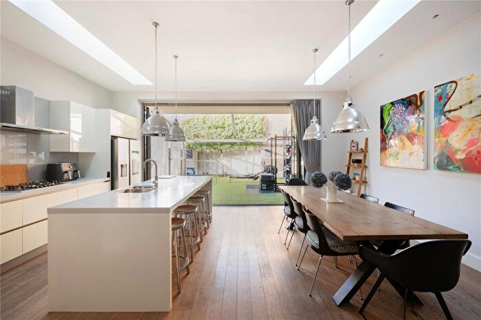4 Bedroom End Of Terrace House For Sale In Bennerley Road, Between The Commons, SW11