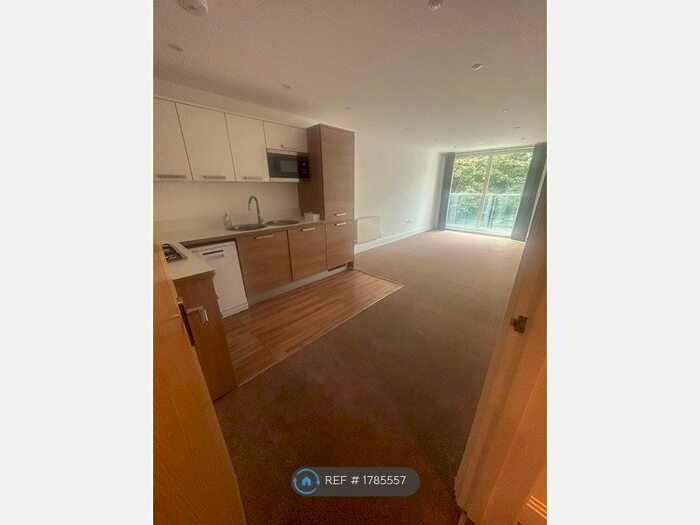 2 Bedroom Flat To Rent In Hawksworth House, Bromley, BR1