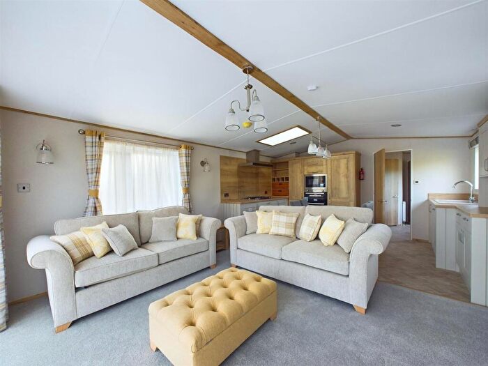 2 Bedroom Chalet For Sale In Woodthorpe Leisure Park, Woodthorpe, Alford, LN13