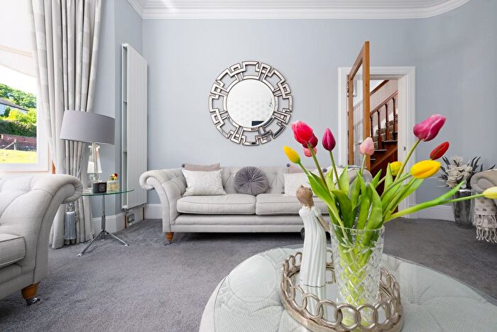 5 Bedroom Semi-Detached House For Sale In Clunebraehead, Port Glasgow, PA14