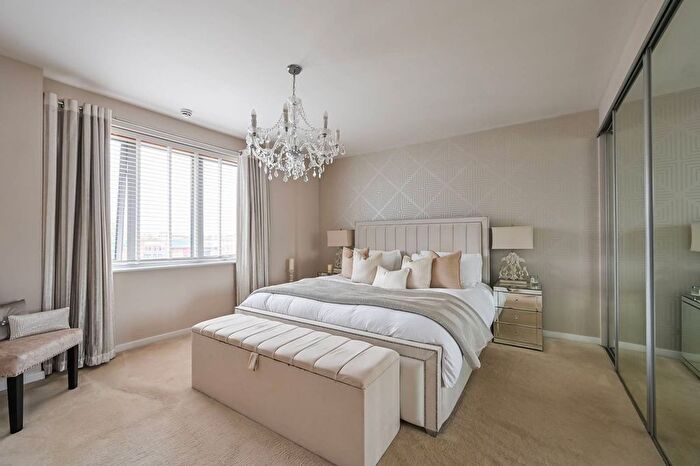 2 Bedroom Flat For Sale In Wick Lane, Bow, London, E3