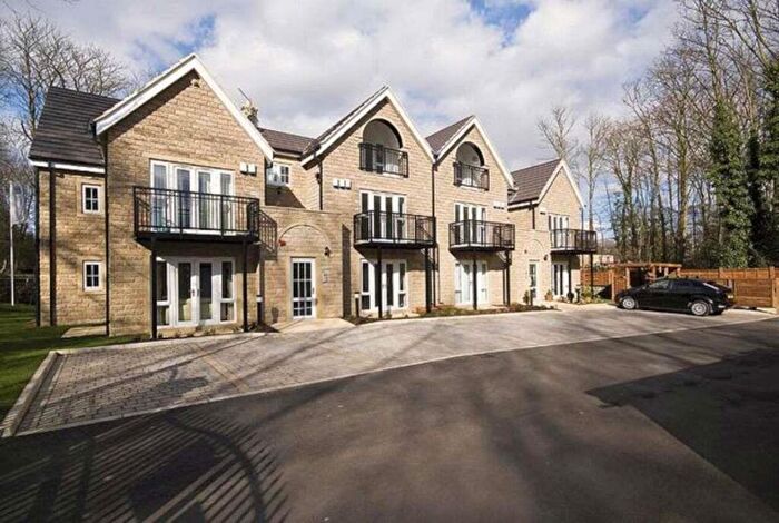 2 Bedroom Flat To Rent In Shadwell Lane, Leeds, West Yorkshire, Uk, LS17