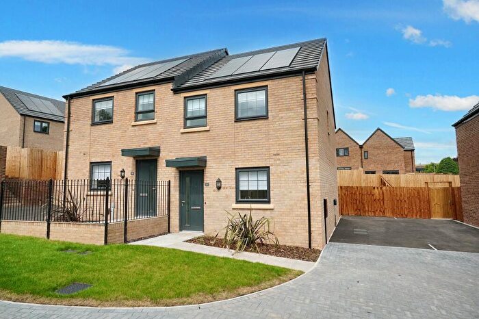 3 Bedroom Semi-Detached House To Rent In Lincoln Drive, Gedling, Nottingham, Nottinghamshire, NG4