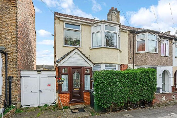 3 Bedroom End Terrace House For Sale In Alpha Road, Chingford, E4