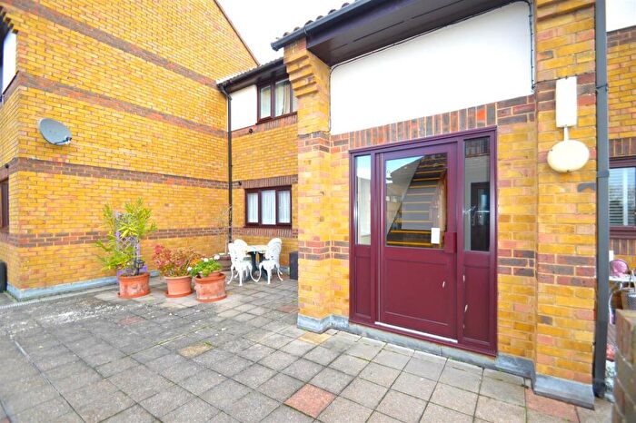 2 Bedroom Apartment For Sale In Rectory Road, Rochford, SS4