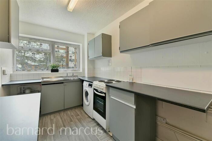 2 Bedroom Flat To Rent In Field Road, Feltham, TW14