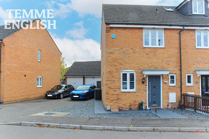 2 Bedroom Semi Detached House For Sale In Smollett Place, Wickford, SS12