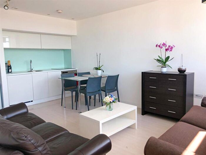 1 Bedroom Flat To Rent In Manor Mills, Ingram Street, Leeds, LS11