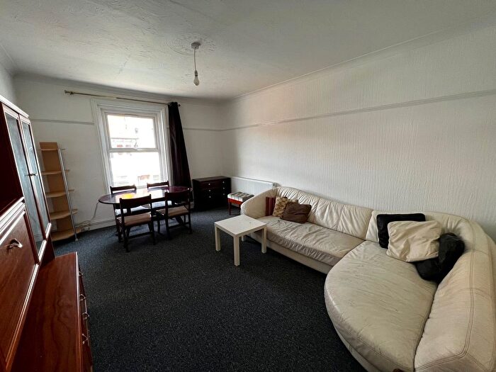 2 Bedroom Flat To Rent In -, Old Christchurch Road, Bournemouth, BH1