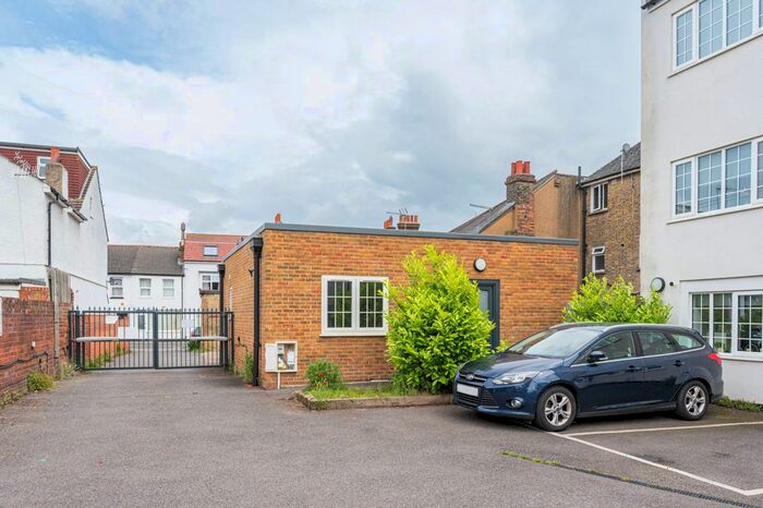 1 Bedroom Bungalow To Rent In Moorfield Road, Orpington, BR6